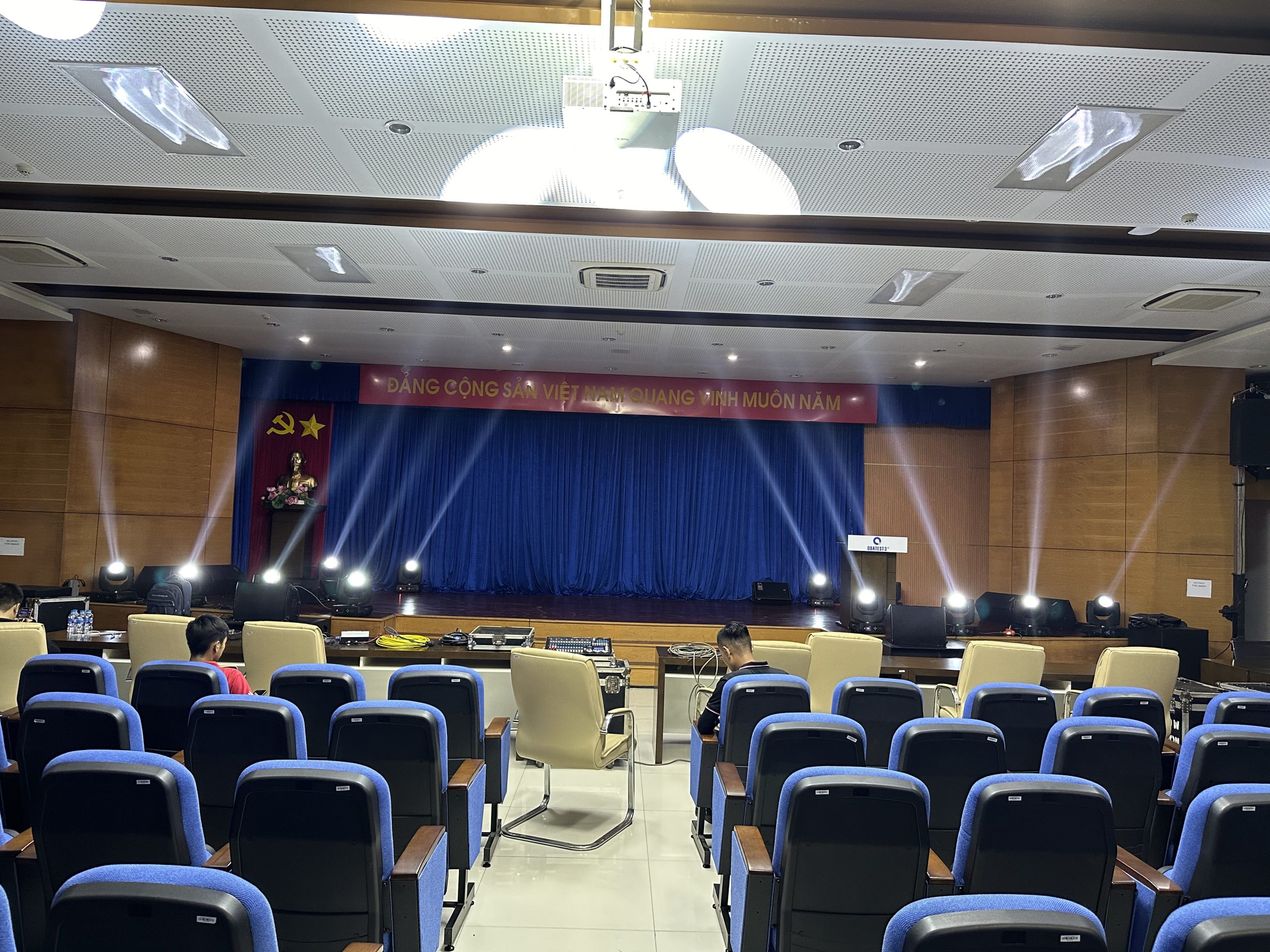 Sự kiện Trong nhà và Ngoài trời
